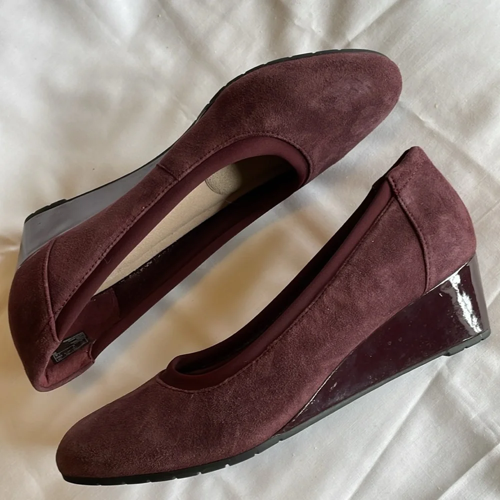 Clarks Collection Maroon Suede Wedge Shoes. Very Good Condition. Size 10M.